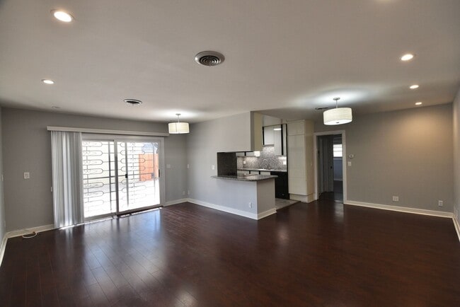 Building Photo - 11204 Peach Grove St