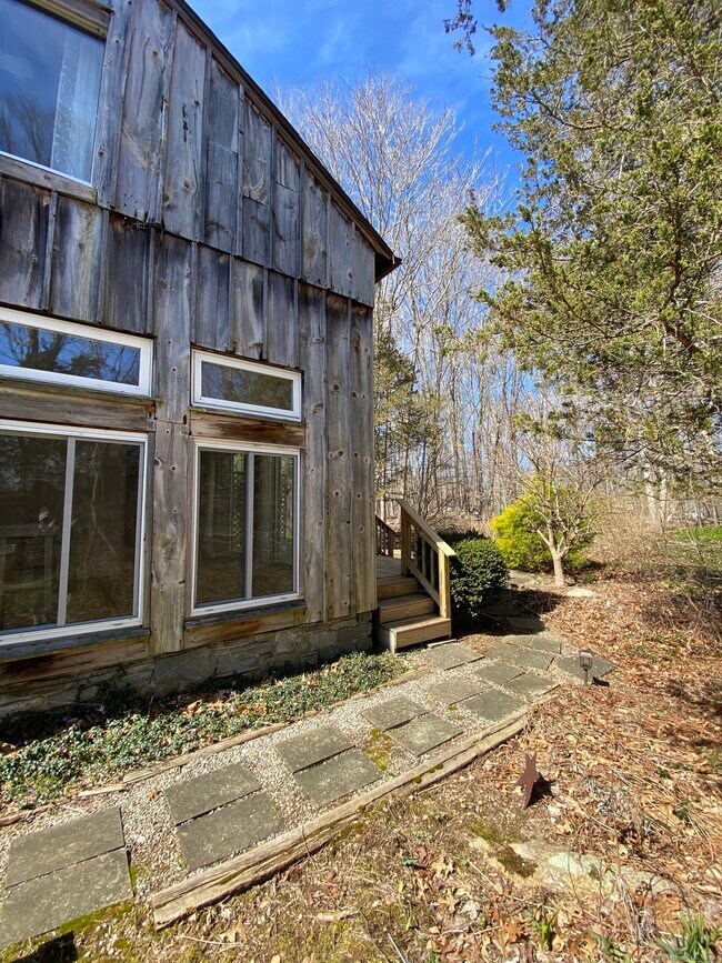 Foto del edificio - 475 Warpas Rd