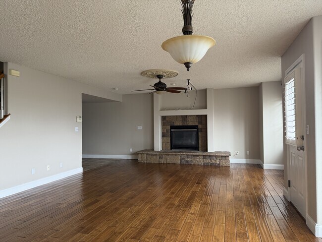 Foto del edificio - 4989 Cherry Springs Dr