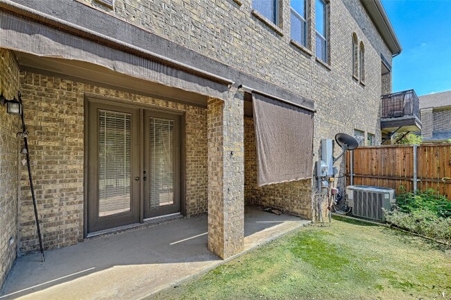 Foto del edificio - 1605 Brook Glen Dr