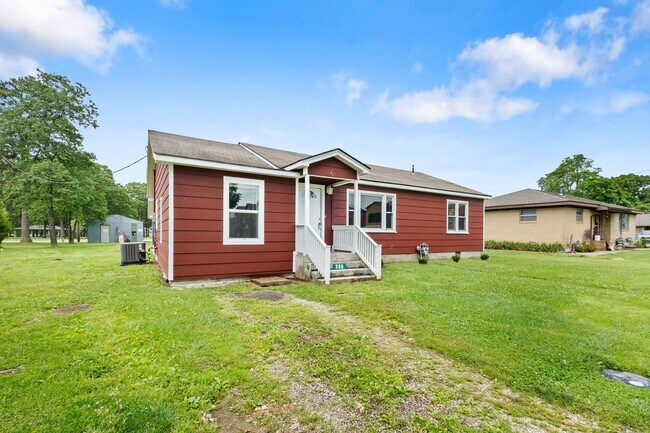 Foto del edificio - 3 Bed, 2 Bath Home Available in Gentry!