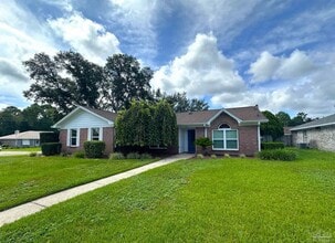 Building Photo - 1301 Little Creek Cir