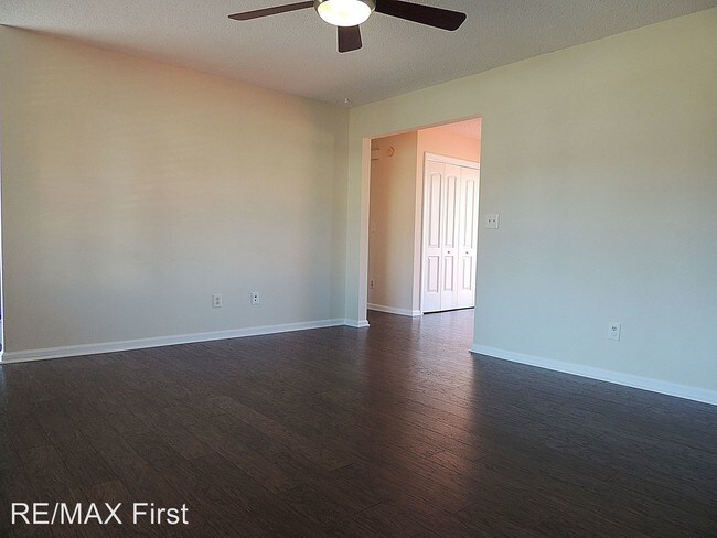 Foto del edificio - 1425 Blue Forest Ln