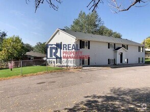 Building Photo - 1120 E Poplar St