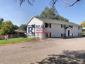 Building Photo - 1120 E Poplar St