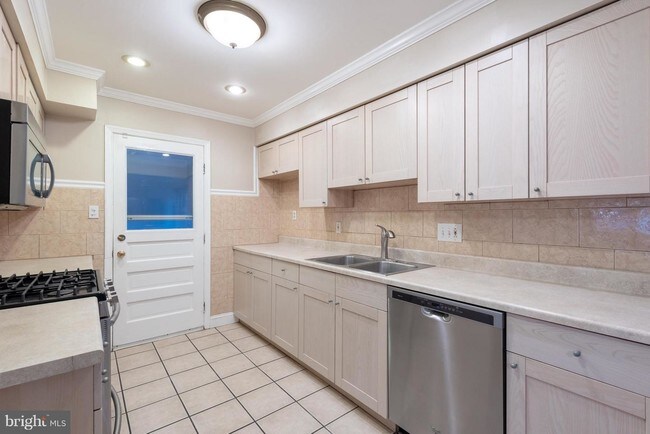 Foto del edificio - 8341 Carrleigh Pkwy