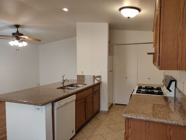 Foto del edificio - 2023-2025 NW Elm Ave