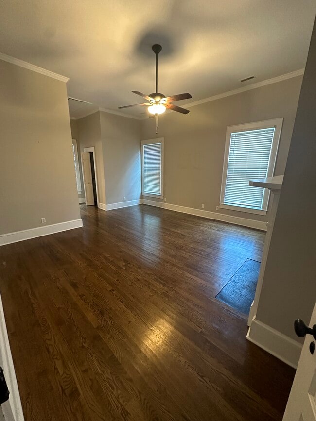 Foto del edificio - 600 W Mountain St