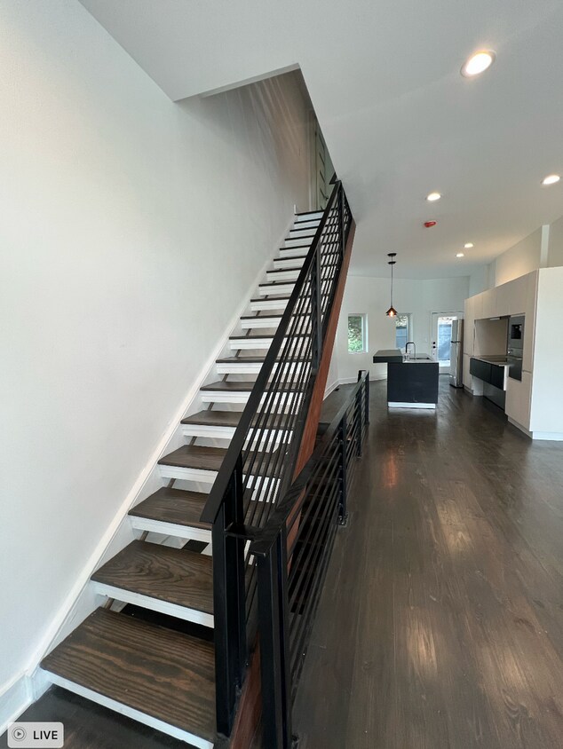 Foto principal - Edgy 3 Bedroom 2 Bathroom Stunning House