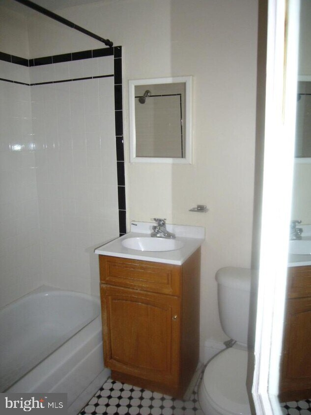 Primary Photo - 150 E Gay St