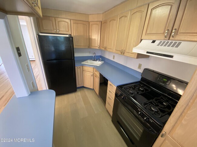 Building Photo - 127 Manor Dr