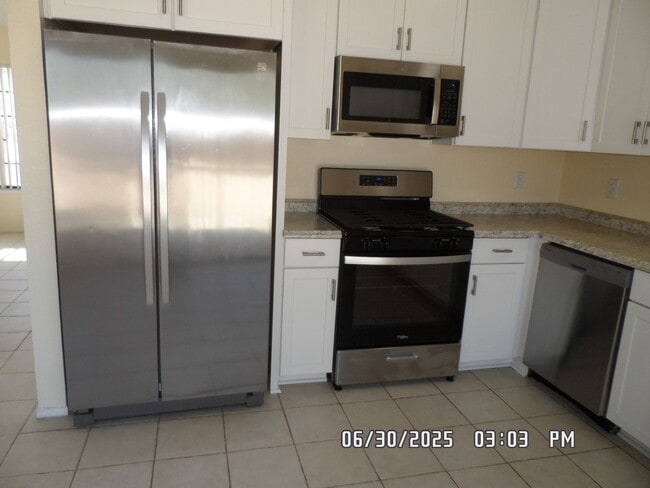 Building Photo - 3 Bedrooms, 2 Bathrooms, 3 Car Garage, Fir...