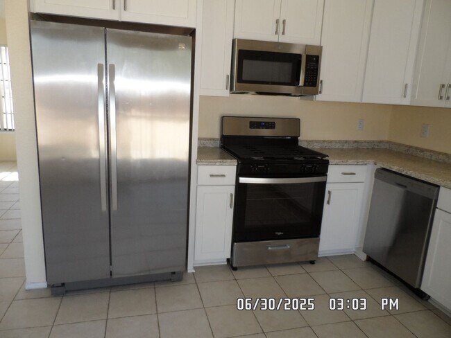 Foto del edificio - 3 Bedrooms, 2 Bathrooms, 3 Car Garage, Fir...