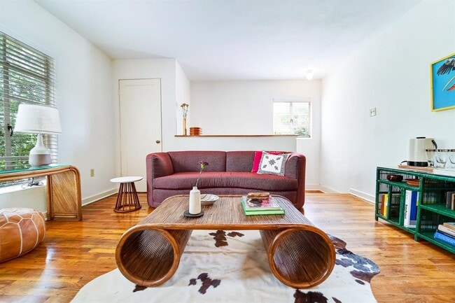 Foto del edificio - 1401 Ashwood Rd