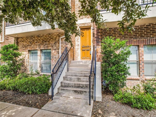 Building Photo - 2821 Parmer Ave