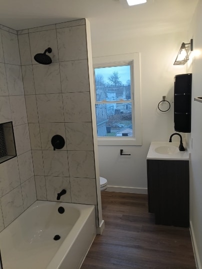 Building Photo - 564 E Chestnut St