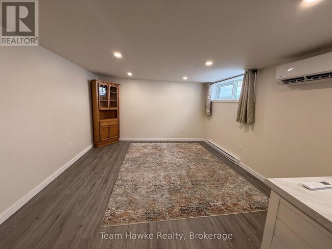 Photo du bâtiment - 630 Bayview Dr