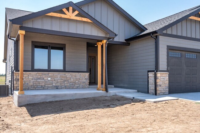 Building Photo - Luxury 3BR, 2BA Retreat on 4.4 acres in Ru...