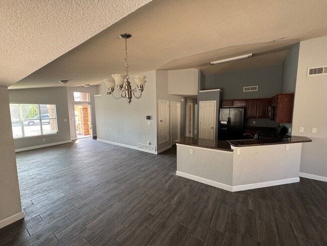 Building Photo - Charming smart 3BR House in El Paso with S...