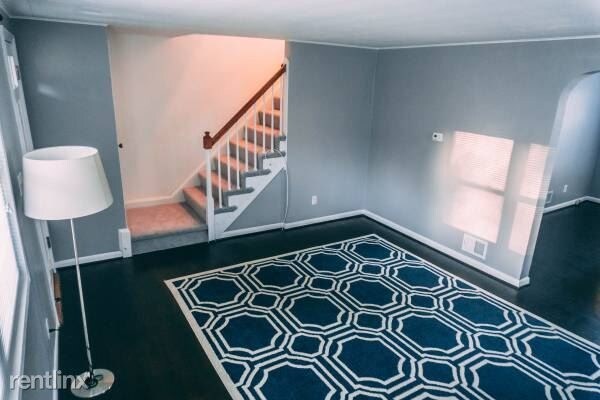Foto del edificio - 421 Westshire Dr