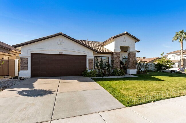 Building Photo - 2325 W Olive Way
