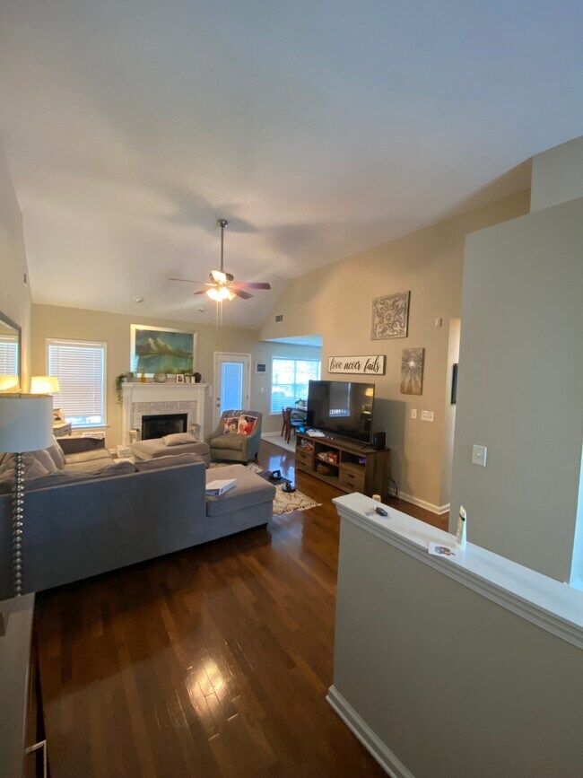 Building Photo - 61 Pebble Creek Dr