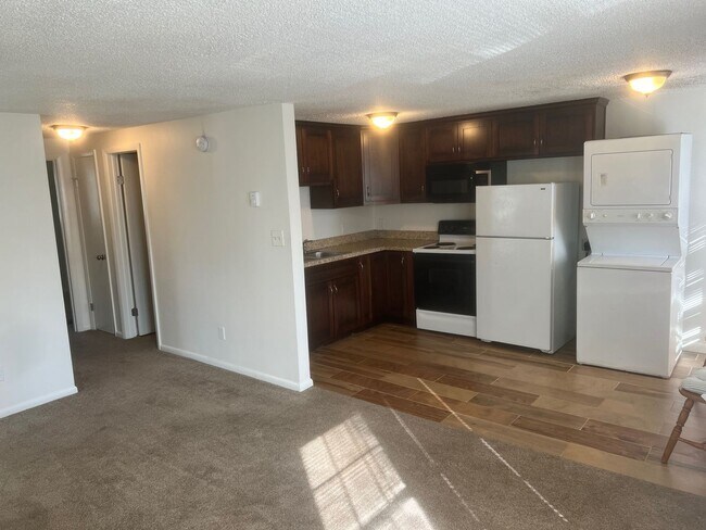 Building Photo - Hickory Street