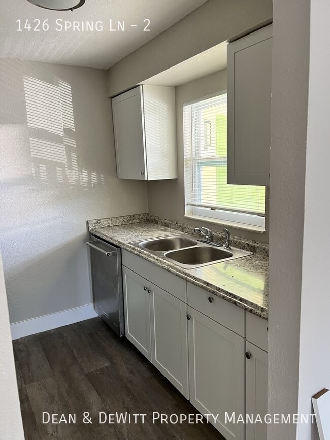 Building Photo - 2 Bed/2 Bath - Unit 2