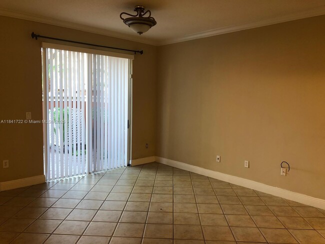 Foto del edificio - 6141 NW 115th Pl