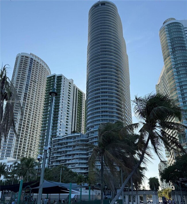 Foto del edificio - 488 NE 18th St