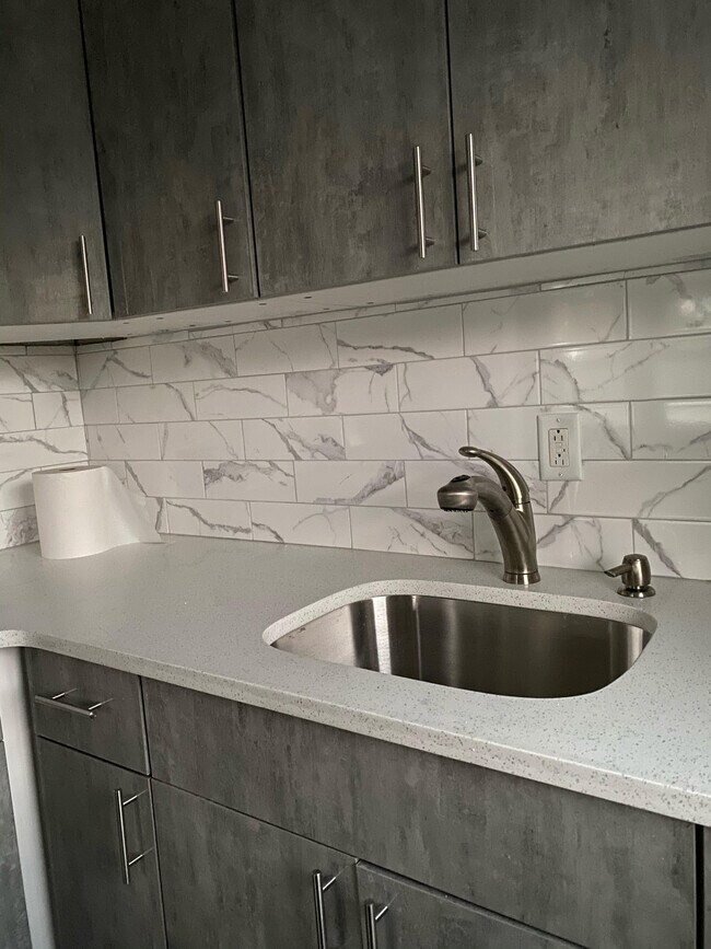 Building Photo - 276 Rockaway Tpke