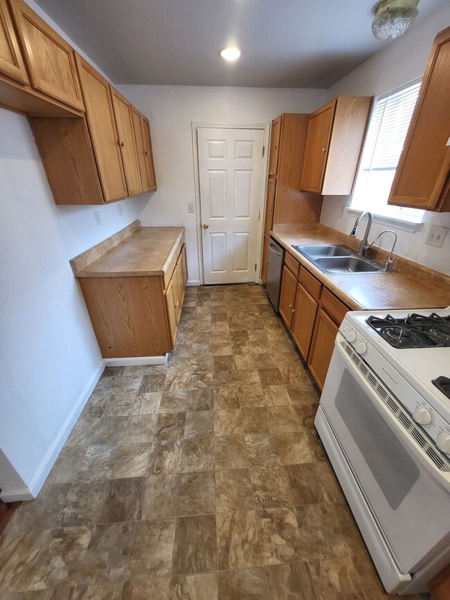 Building Photo - 30 Duffy Ct