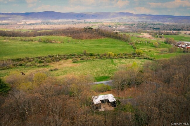 Foto del edificio - 279 Tompkins Rd