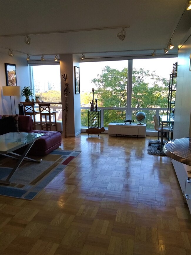 Very open and spaciaous Floor Plan - 601 E 32nd St
