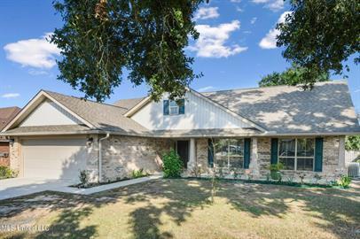 Primary Photo - Beautiful and spacious 4 bed home in South...