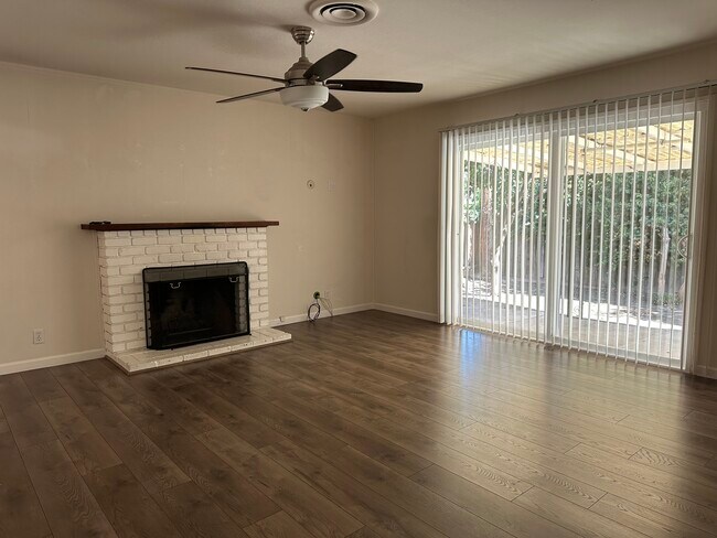 Building Photo - 400 Memphis Dr
