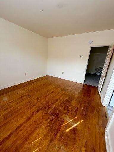 living area - 1628 Kentucky Ave
