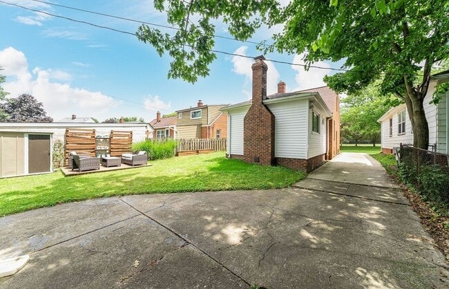 Building Photo - 5934 Deering Ave