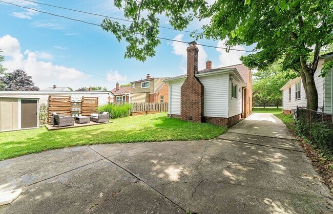 Foto del edificio - 5934 Deering Ave