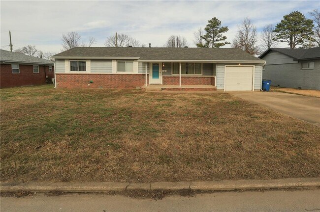 Building Photo - 804 NW 8 St