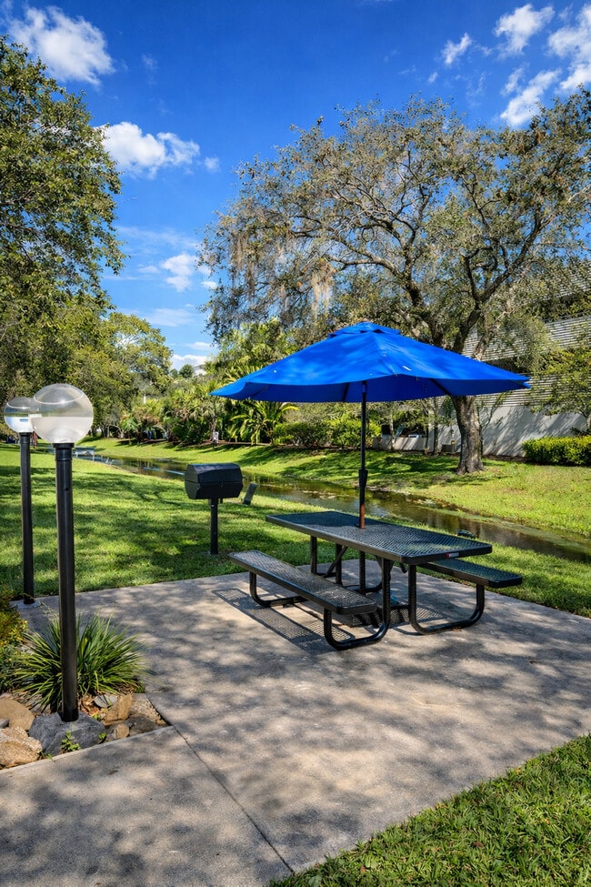 Building Photo - Central Apartments