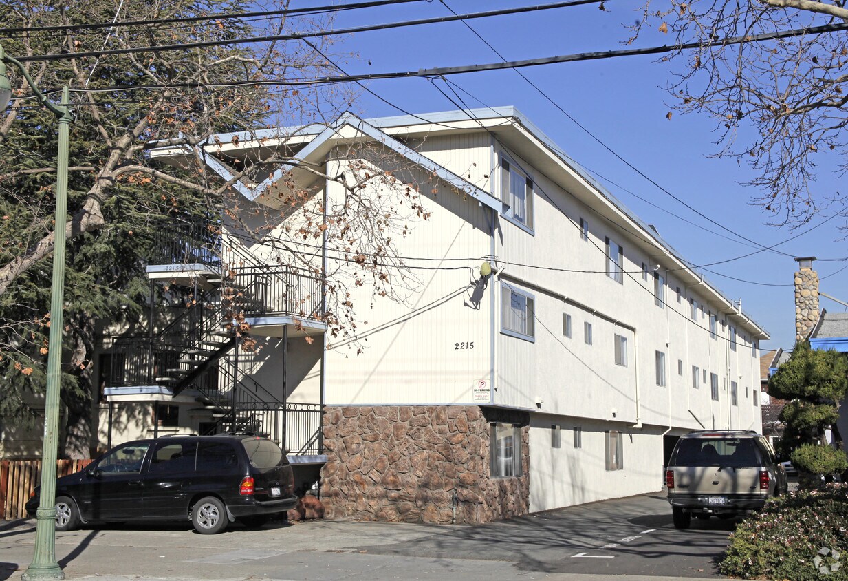 Primary Photo - 2215 Central Ave
