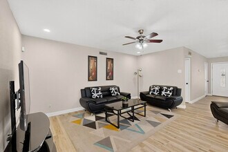 Building Photo - 136 Yorkshire Dr