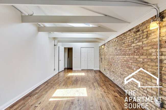 Building Photo - 1806 N Sheffield Ave