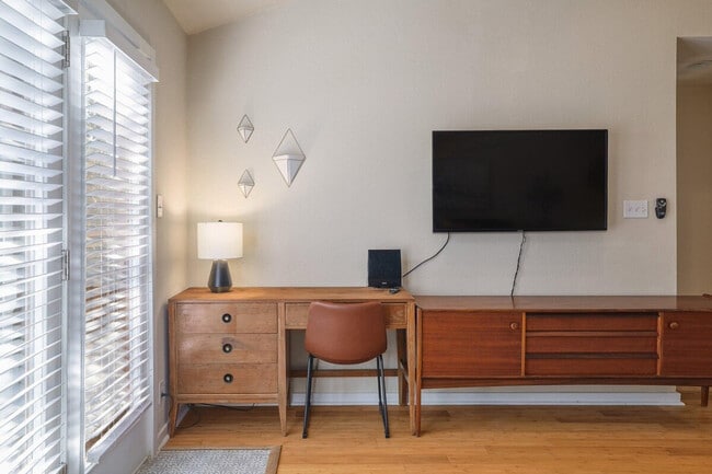 Building Photo - 1601A Southgate Cir