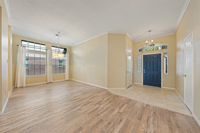 Foto del edificio - 211 Scarlet Maple Dr