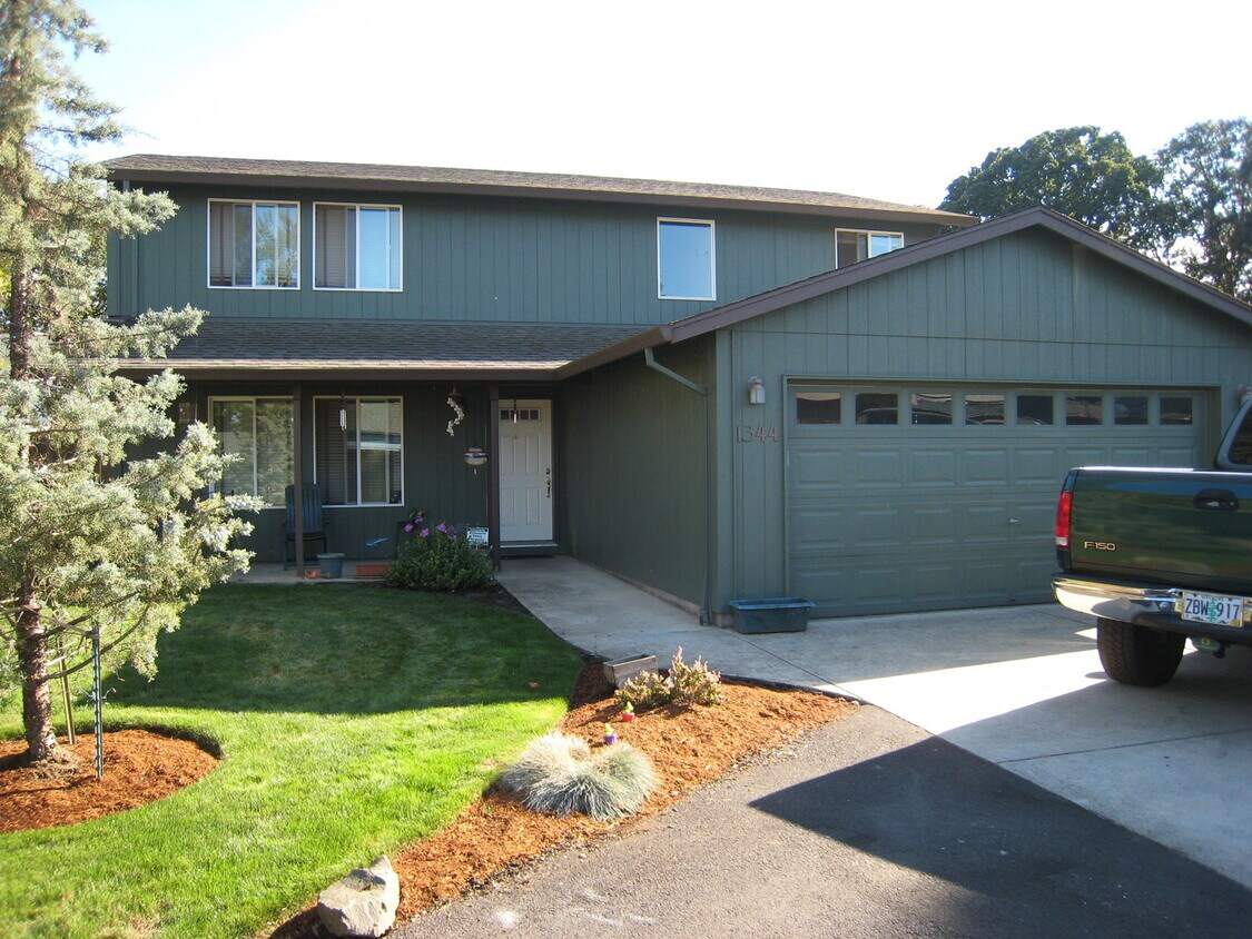 Foto principal - Beautiful Large Three Bedroom Home in South Salem