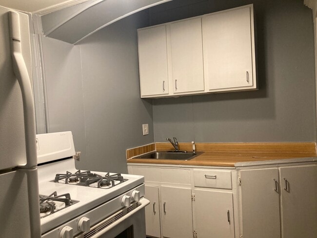 Kitchen - 518 Walnut Ct