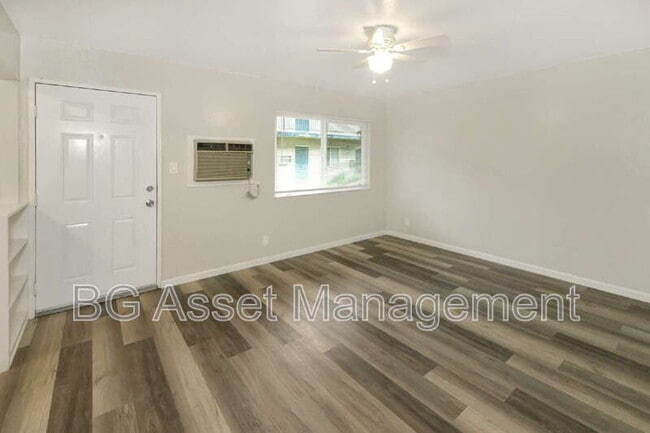 Building Photo - 1932 Ethan Wy