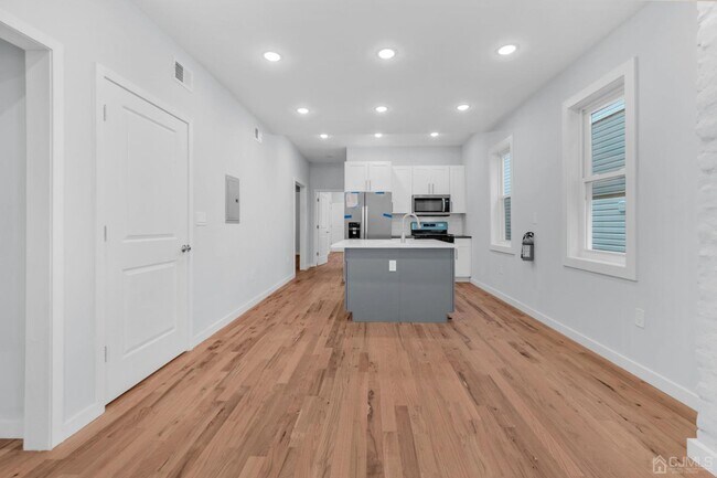 Building Photo - 832 S 18th St